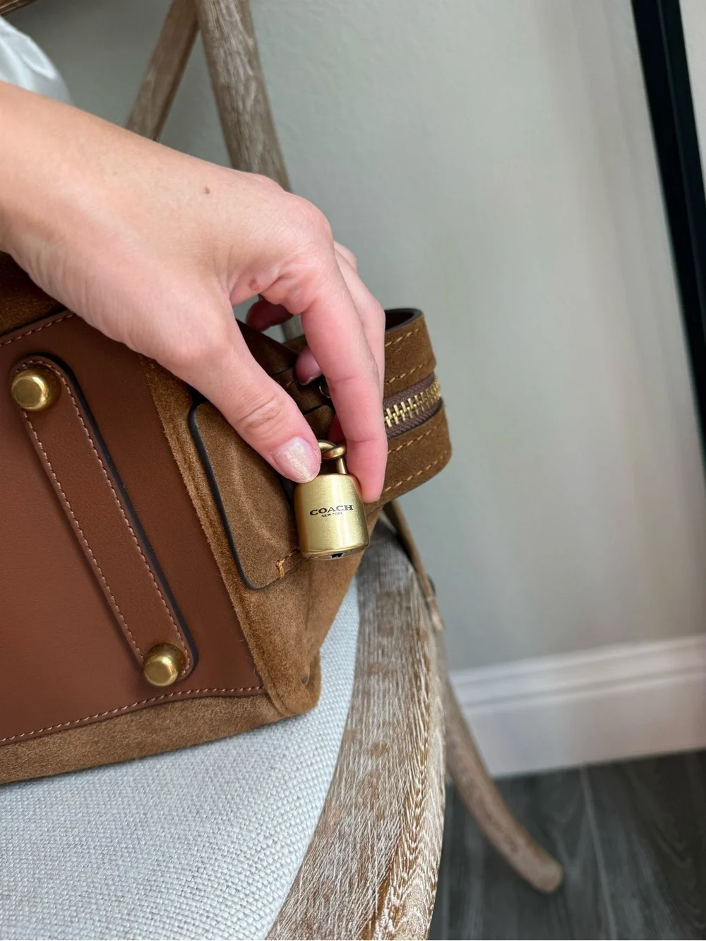 Coach suede rouge bag 40